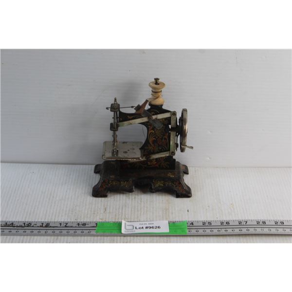 Vintage Manual Sewing Machine Toy