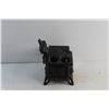 Image 5 : Vintage Cast Iron Toy Stove