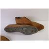 Image 4 : Vintage Metal Cobbler Shoe Holder - Wooden Shoe Stretchers