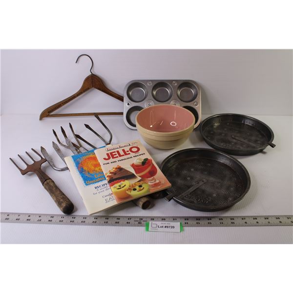 Vintage Green & Calm 7" Bowl - Church Gresley England - Garden Tools - Wooden Hanger (Port Colborne)