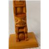 Image 4 : Vintage Carved Wood Totem Signed Douglas White Masset BC - 7"