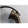 Image 3 : (2) Brass Horns and Brass Pump