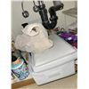 Image 10 : Contents of Upstairs Bathroom