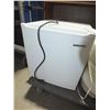 Image 1 : Sylvania Mini Fridge