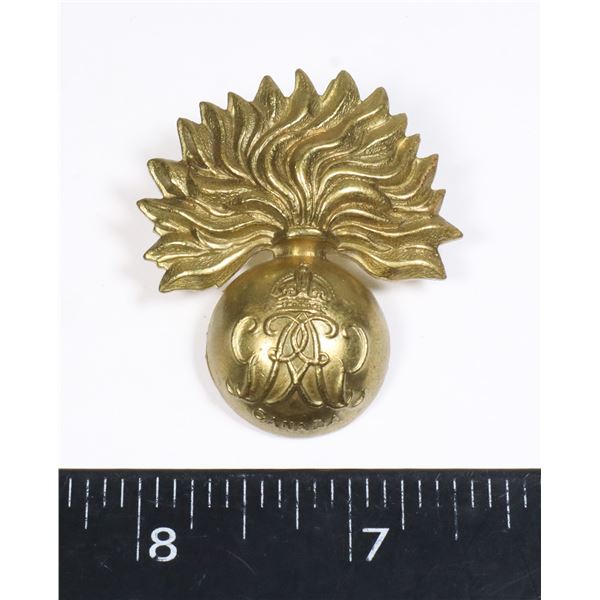#245 WW2 CANADIAN GRENADIER GUARDS CAP BADGE