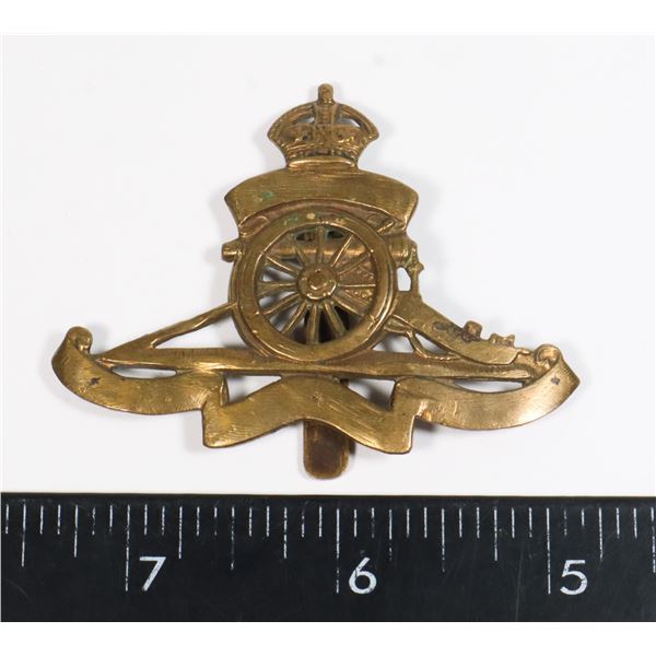 #247 WW2 UNITED KINGDOM ROYAL ARTILLERY CAP BADGE