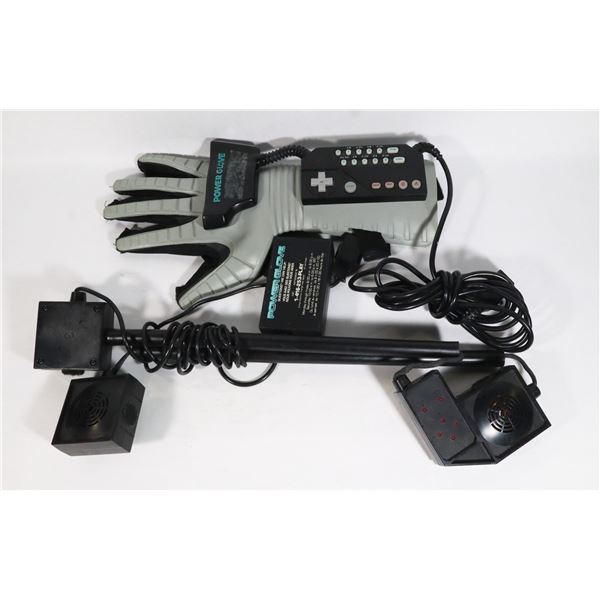 #435 NINTENDO NES POWER GLOVE W/ ACCESSORIES