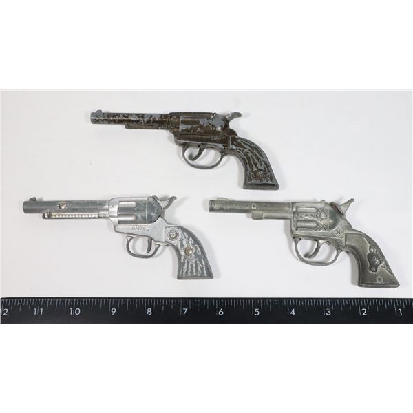 #797 3 VINTAGE WILD WEST TOY CAP GUNS HUBLEY DAISY