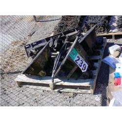 QUANITY OF TRUCK 5th WHEEL TOTE CLAMPS