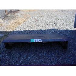 3/8in DIAMOND PLATE 72in W x 55in L x 10 1/2in H TRAILER RAMP