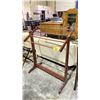 Image 2 : MAHOGANY TOWEL/CLOTHING RACK