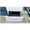 Image 3 : AMANA FRONT LOAD DRYER WITH PEDESTAL