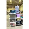 Image 2 : PALLET OF ASSORTED ITEMS INCLUDING; SHOES, CLOTHING, HOME DECOR & MORE