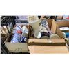 Image 3 : SHELF LOT OF ASSORTED PLASTIC CUPS AND MORE