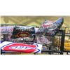 Image 2 : SHELF LOT OF MONTREAL CANADIANS FIGURINES, PILLOWS AND FLAG