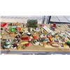 Image 3 : SHELF LOT OF ASSORTED MAGNETS