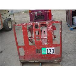 CASCADE 4500 lb. PUSH-PULL ATTACHMENT FOR FORKLIFT, s/n 45E-PB-340: