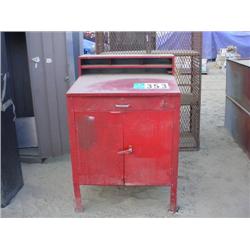 SHIPPING & RECEIVING DESK