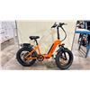 Image 2 : Y20 ORANGE ELECTRIC FOLDABLE E-BIKE WITH CHARGER - 75 KM RANGE, HYDRAULIC DISC BRAKES, 7 LEVELS, LCD