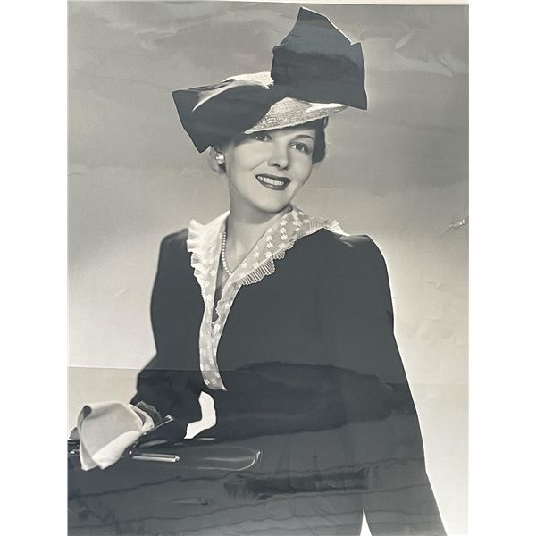 Louise Campbell unsigned photo