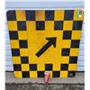 Image 1 : Checkered Arrow Traffic Sign
