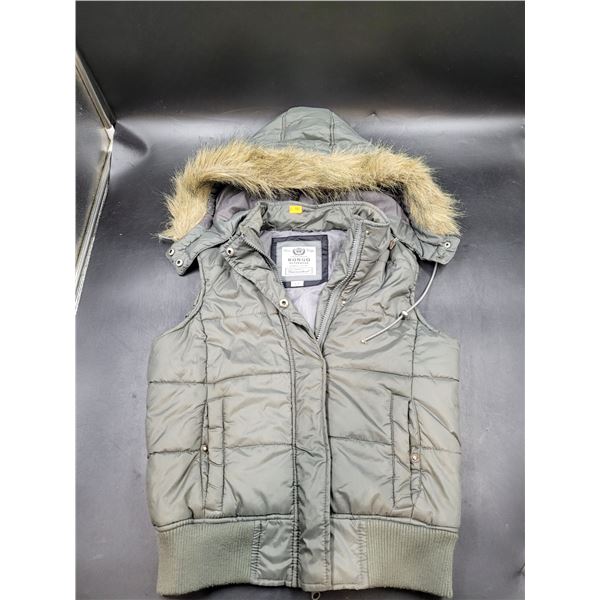 Small Women's Bongo Sleeveless Fur Hooded Jacket