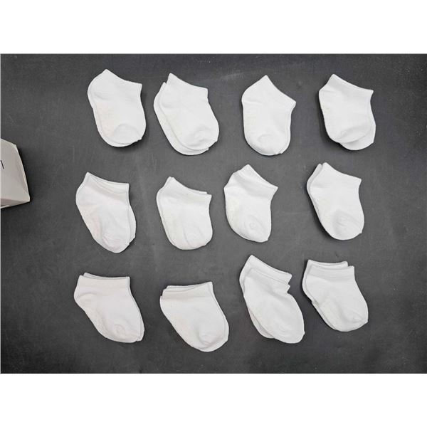 Lot of 6-12mth Baby Socks with Grips (12ct)