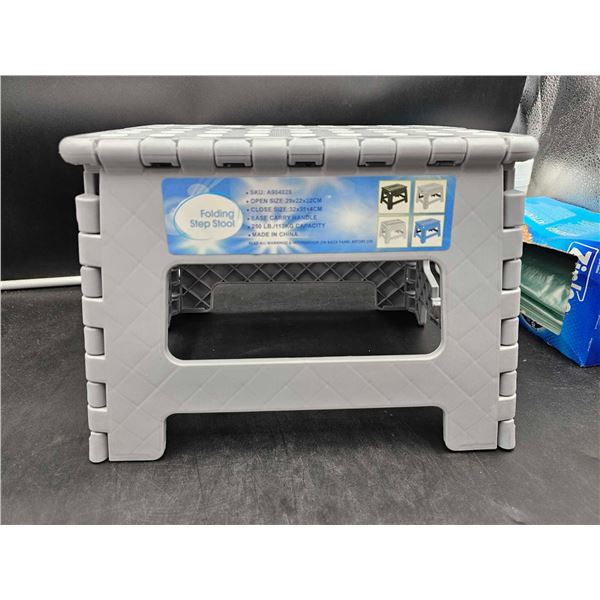 Folding Step Stool, holds 250 lbs, Open size 29 x 22 x 22cm, Closed Size 32 x 35 x 4cm