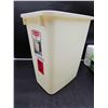 Image 2 : Rubbermaid (5.3Gal) Waste Bin