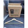 Image 1 : Lennox Furniture Inc. 20 Wooden Hangers