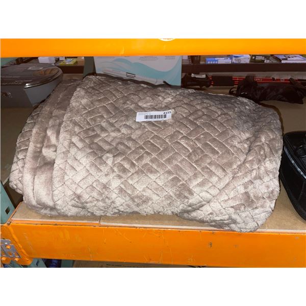 Queen Size Fuzzy Throw