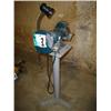 Image 1 : BLACK & DECKER ELECTRIC GRINDER ON STAND