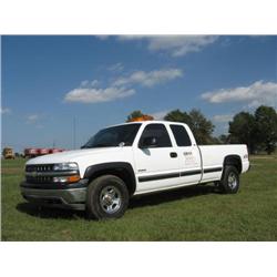 CHEVROLET 1500 SILVERADO 4 X 4 EXTENDED CAB PICKUP, s/n 1GCEK19V7YE235918: