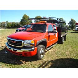 GMC 3500 SLE 4 X 4 EXTENDED CAB UTILITY TRUCK, s/n 1GDJK39285E200182:
