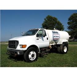 FORD F750XL SUPER DUTY 2,000 GALLON S/A WATER TRUCK, s/n 3FDPF7566YMA377383: