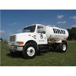 INTERNATIONAL 4700 2,000 GALLON S/A WATER TRUCK, s/n 1HTSCABP9YH240518: