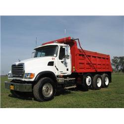 MACK GRANITE CV713 TRI AXLE DUMP TRUCK, s/n 1M2AG11Y34M014396: