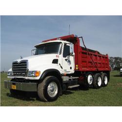 MACK GRANITE CV713 TRI AXLE DUMP TRUCK, s/n 1M2AG11Y14M014400: