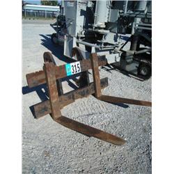 CATERPILLAR FORK ATTACHMENT, s/n N/A: