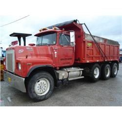 MACK R686ST TRI AXLE DUMP TRUCK, s/n 1M2T152CSFM002578