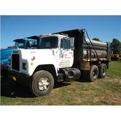 MACK R686ST TRI AXLE DUMP TRUCK, s/n R686ST33025