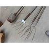 Image 2 : 3 Hay Forks, Post Hole Digger