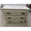 Image 2 : 3 Drawer Dresser 27'' x 35'' x 16'' , Quilt Rack 