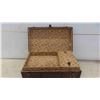 Image 4 : Vintage Trunk with Interior Tray 20'' x 11'' x 12'' 