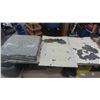 Image 1 : 23pcs Tin Ceiling 24 1/2'' x 24 1/2'' 