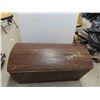 Image 2 : 1834 Icelandic Koffei & Immigrant Trunk 21'' x 44'' x 21'' Amazing