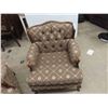 Image 8 : Couch 89'' Wide with Matching Chair 