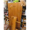 Image 2 : Table 40'' x 72'' x 30'' , 2 Pull Out Leaves 14'' Each & 3 Chairs 