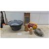 Image 1 : Graniteware Basin with Lid, Washboard, Kid RCA Radio/Cassette Player & More 