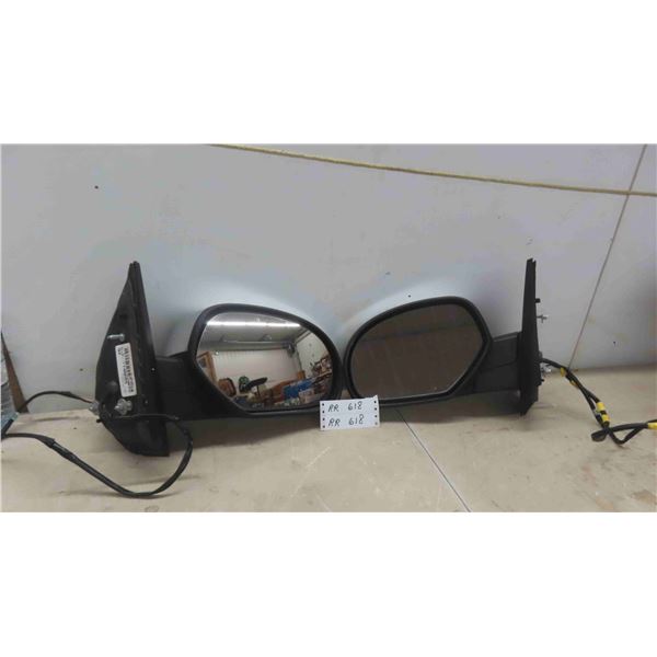 2 Truck Mirrors Off a 2012 Chevy Silverado 